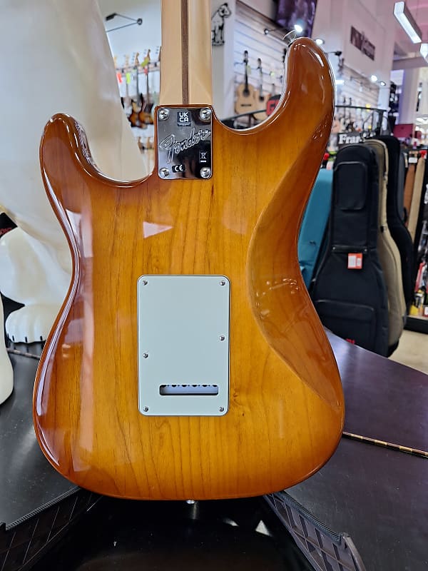 土日限定価格　Fender USA Stratocaster performer Fender / Limited Edition American Performer Stratocaster