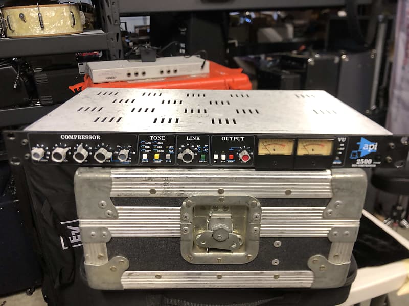 API 2500 Stereo Bus Compressor image 1
