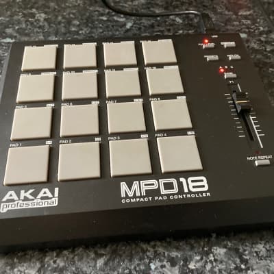 Akai MPD18 Compact hot Pad Controller