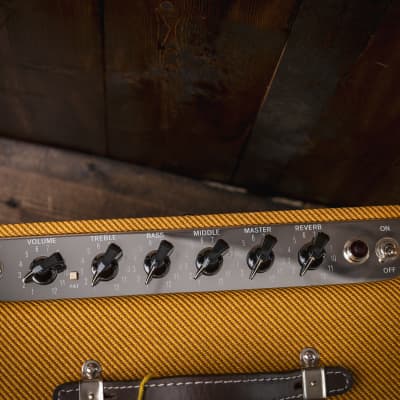 Fender  Blues Junior Lacquered Tweed, 120V image 3