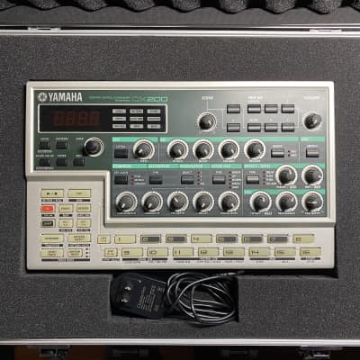 Yamaha DX200 Desktop FM Synthesizer with Hard Case