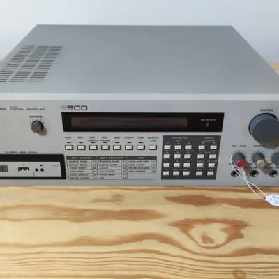Akai S900 MIDI Digital Sampler 1986 - MAXED OUT