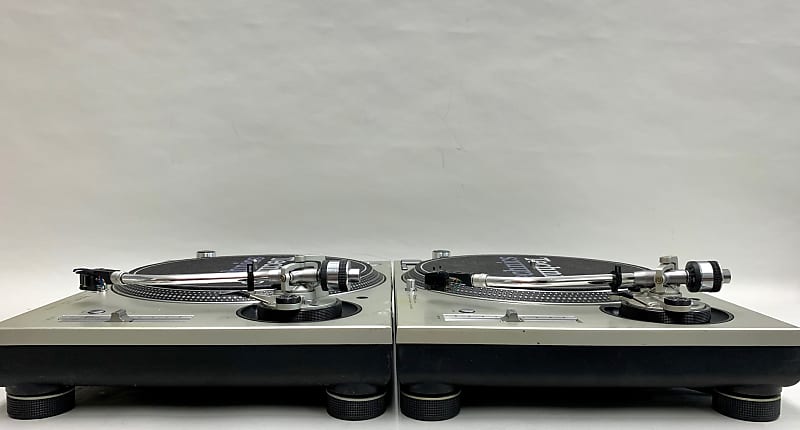 2 Technics SL-1200 MK3D DJ Turntable & Technics SH-DJ1200 Mixer with Shure  M44G