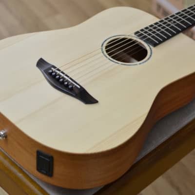 Faith Nomad FDS Mini-Saturn Dreadnought Natural All Solid Travel Electro Acoustic Guitar & Case image 8