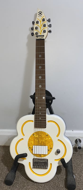 Daisy Rock Artist flower White | Reverb UK