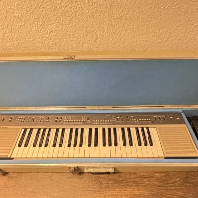 Yamaha PS-55 Keyboard W/ Custom Case and Expression Pedal