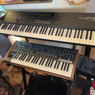 Roland XP-80 workstation 76 semi-weighted keyboard synthesizer 