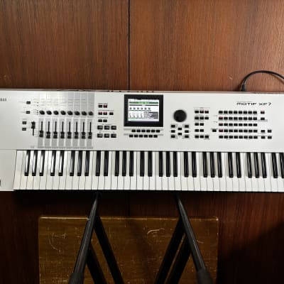 Yamaha MOTIF XF7 76-key Workstation - Special Edition White