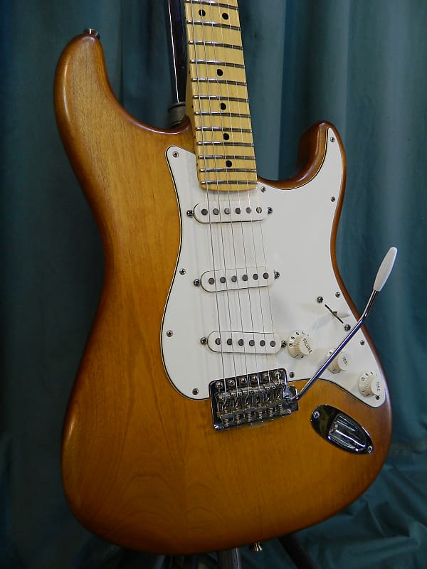 ギター Fender USA Stratocaster Fender USA Nitro Satin Series Stratocaster Honeyburst | Reverb