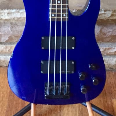 Kramer Baretta Bass w/ Reverse Headstock, 24 Frets, Neck Thru Body