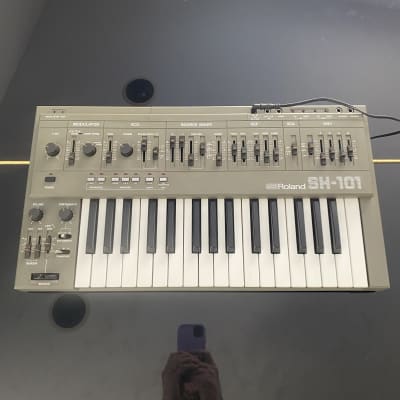 Roland SH-101 with Hard Case