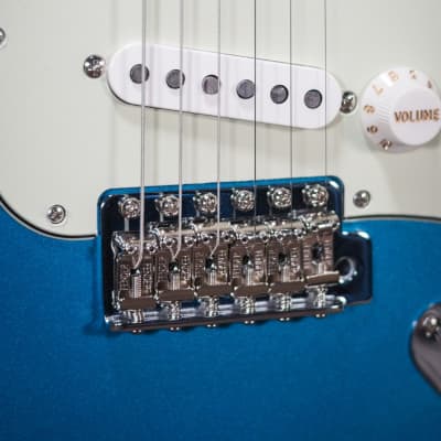 Fender Vintera II '60s Stratocaster, Rosewood Fingerboard - Lake Placid Blue with Deluxe Gig Bag image 13