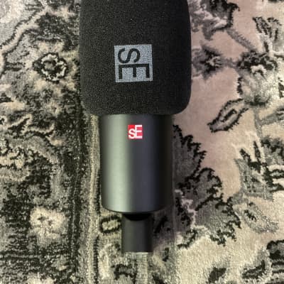 sE Electronics DynaCaster Professional Dynamic Studio Microphone image 6