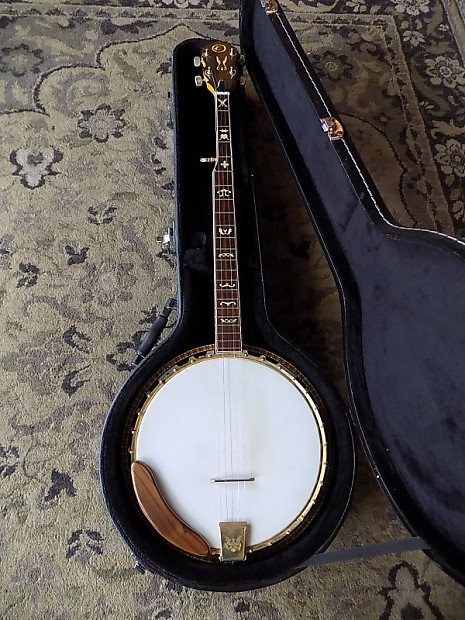 Kay deals banjo eagle