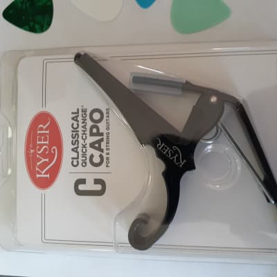 Kyser Black Capo with 5 Assorted Picks image 3