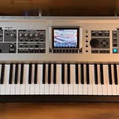 Roland Fantom-X8 Fully Weighted 88-Key Workstation Keyboard