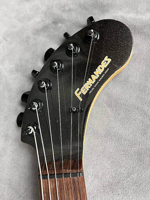 Fernandes ZO-3 Travel Guitar Built In Amp Tremolo Black Fernandes ZO-3 Travel Guitar Built In Amp Tremolo Black
