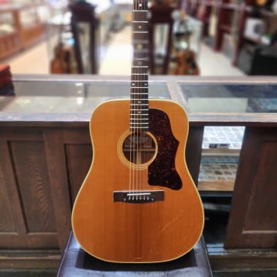 Vintage 1972 Gibson J-50 Deluxe Square Shoulder Dreadnought 