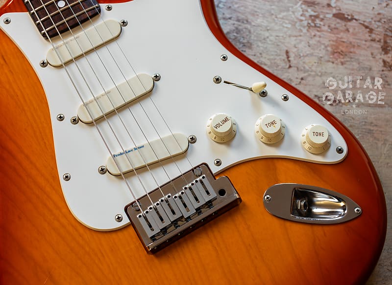 Fender Japan STR-85LS ストラトキャスター Fender Japan STR-85LS ストラトキャスター買取紹介 - YouTube