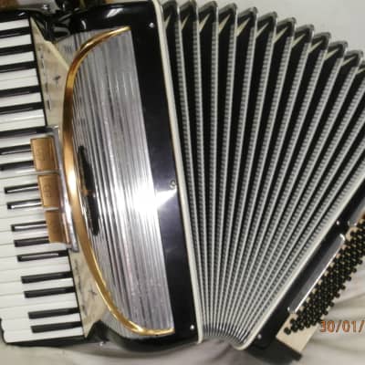 Settimio Soprani piano accordion 120 bass mod.540/7 1980