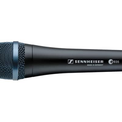 Sennheiser e935 Handheld Cardioid Dynamic Microphone with MZQ800 Clip