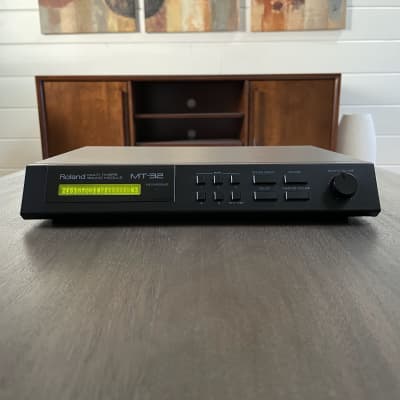 Roland MT-32 Multi-Timbral Synthesizer Module 1989 (Ver 2.06)