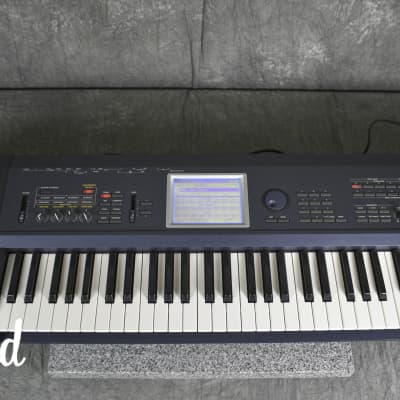 KORG TRITON Extreme Music workstation Synthesizer in Very Good Condition.