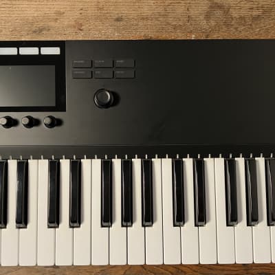 Native Instruments Komplete Kontrol S61 Mk2 2010s - Black image 2