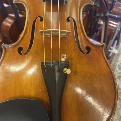D Z Strad Violin - Model 700 - Light Antique Finish with Dominant Strings, Case, Bow and Rosin (4/4 Full Size) image 2