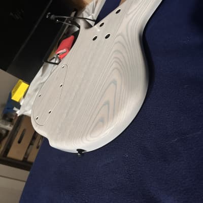 F Bass BN5 2022 - BN5 Trans White with Binding Bass Guitar image 12