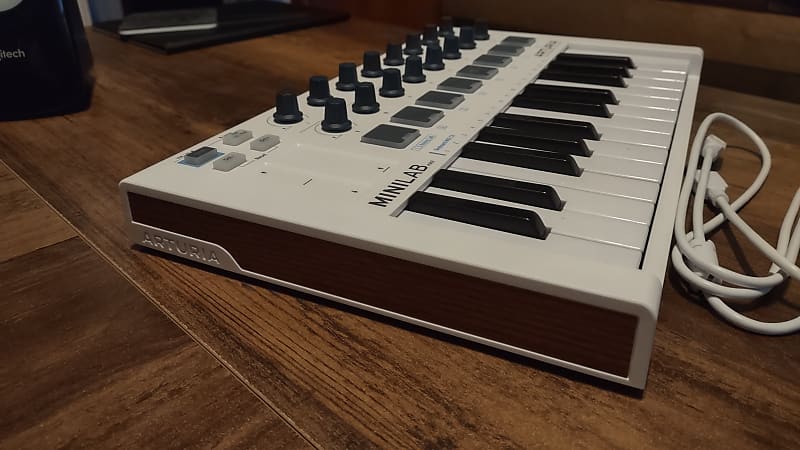 Arturia Keylab 25 Midi Controller Keyboard Synthesizer