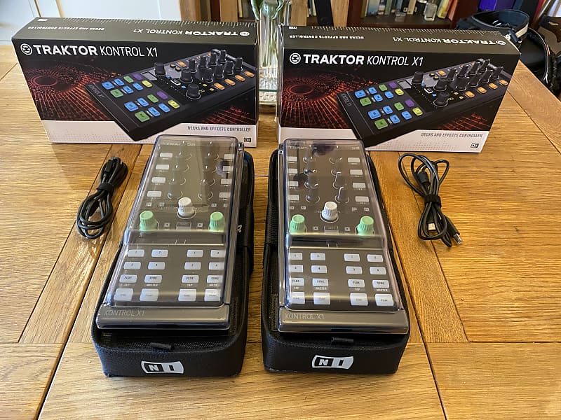 Native Instruments TRAKTOR KONTROL X1 MK2 DJ Controller