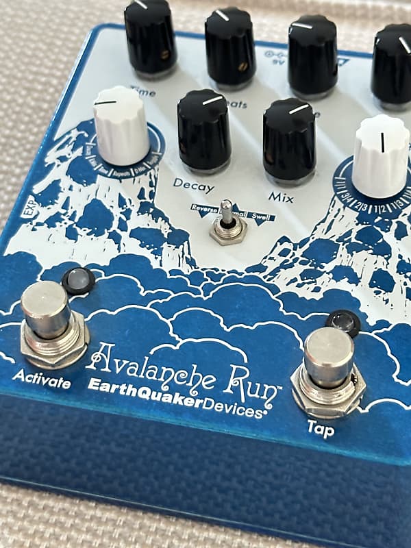 EarthQuaker Devices Avalanche Run Stereo Reverb & Delay with Tap Tempo V2