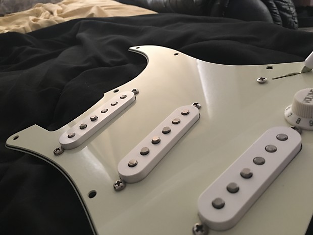 Dimarzio Virtual Vintage '54 Pro(neck), VV Blues(middle