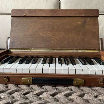 LA Wittel Piano Bells Keyboard Celeste/Glockenspiel Vintage Keyboard, 1950s, Baltimore image 3