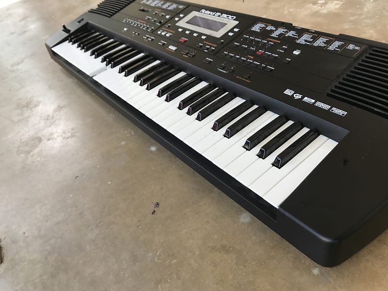 Good Keyboard Roland E-300 zu verkaufen