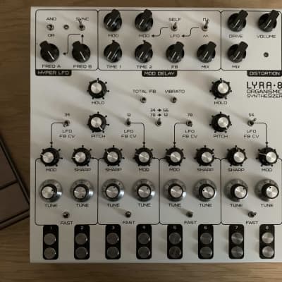 Soma Laboratory Lyra-8 White + DeckSaver image 2