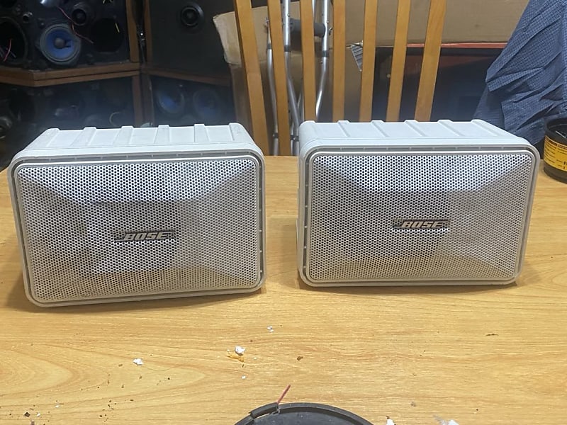 Bose 101 Series II  Indoor /Outdoor  speaker system . WHITE  			