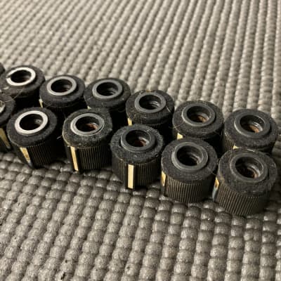Lab Series  L5 Amplifier knobs 70’s Black image 3
