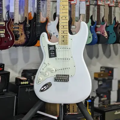 Fender Player Stratocaster Left-handed - Polar White with Maple Fingerboard Authorized Deal! 317 image 3