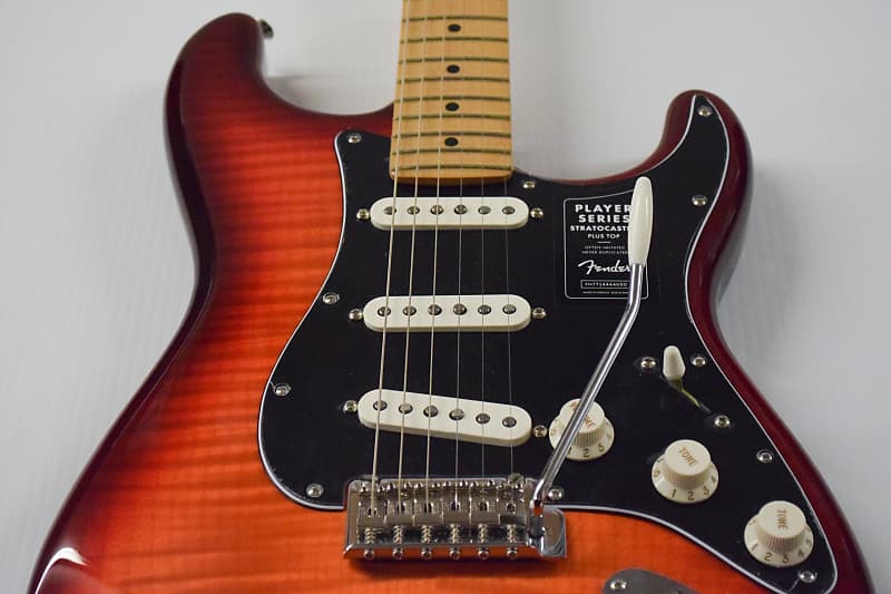 Fender Player Stratocaster Plus Top - Aged Cherry with Maple