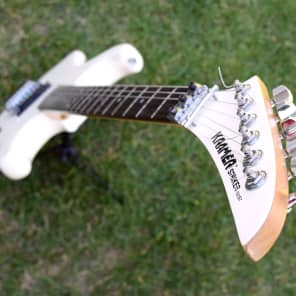 KRAMER STRIKER 100ST ホワイト エレキギター KRAMER STRIKER 100ST ホワイト エレキギター KRAMER STRIKER