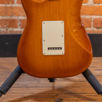 Fender American Performer Stratocaster - Honey Burst image 3