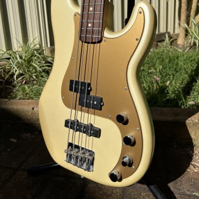 FENDER DELUXE P-BASS SPECIAL (MEXICAN MODELS) bass guitars