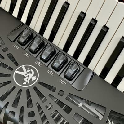 Hohner Bravo III 72 Silent Key 2023 88-16 Red image 3