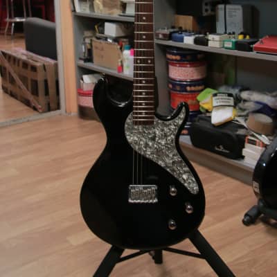 LINE 6 VARIAX 500 electric guitars