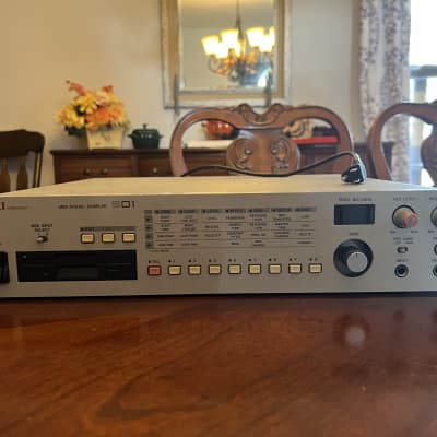 Akai S01 MIDI Digital Sampler 1993 - White