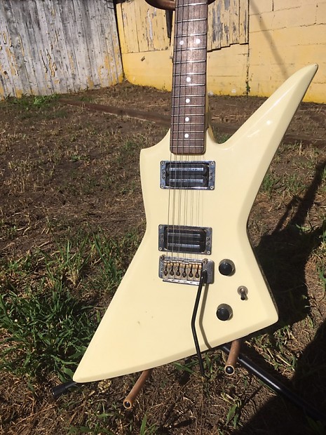 Aria explorer guitar hotsell
