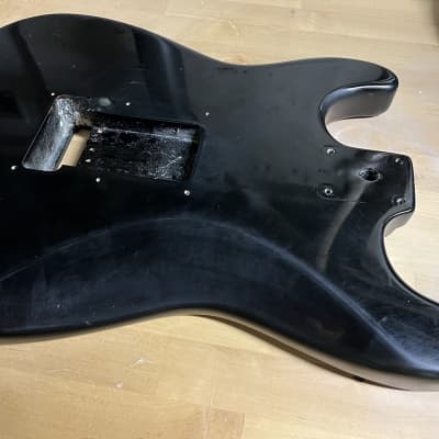 Squier Strat body - Black - relic - with loaded pickguard image 8