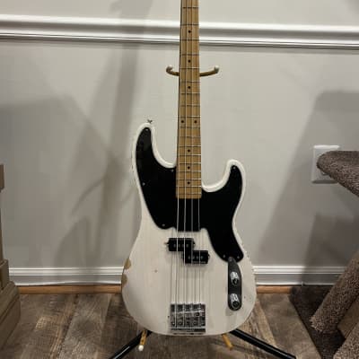 Fender Mike Dirnt Road Worn Artist Series Signature Precision Bass with Maple Fretboard 2015 - Present - White Blonde for sale